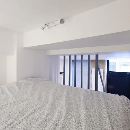 Spacious Studio In Batignolles Apartment *