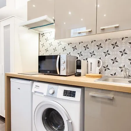 Apartment Spacious Studio In Batignolles