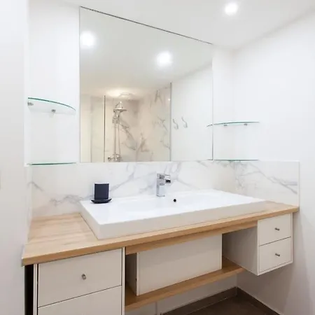 Apartment Spacious Studio In Batignolles